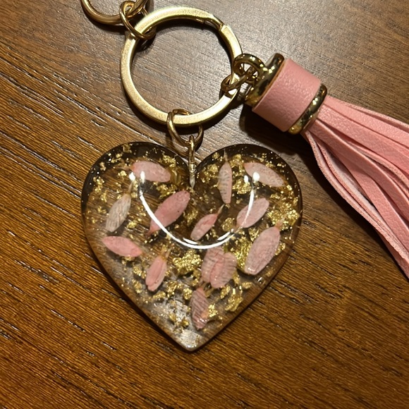 Pink flower petal heart keychain - Picture 2 of 4